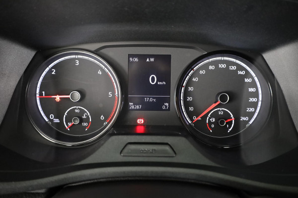 Volkswagen Transporter 2.0 TDI L2H1 28 Comfortline 110 pk | Verlengde garantie | Navigatie| Lederen stuurwiel | Trekhaak | Parkeersensoren achter | Cruise control | Apple Carplay/Android Auto |