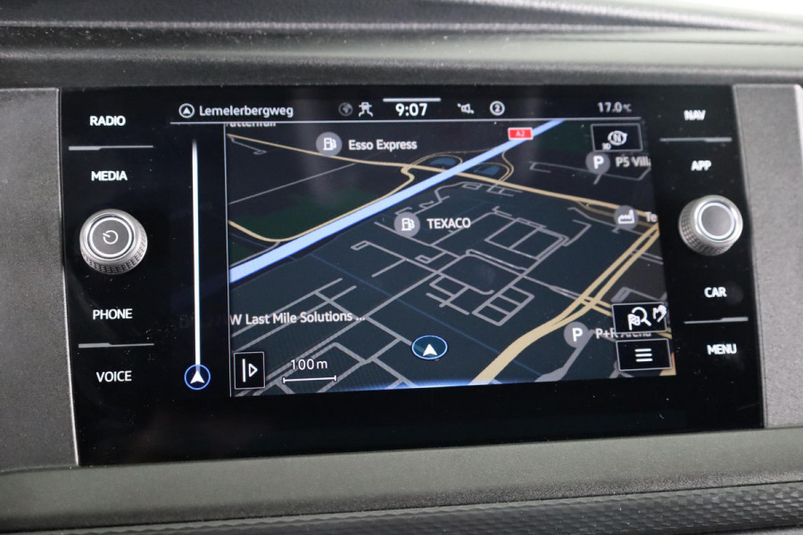 Volkswagen Transporter 2.0 TDI L2H1 28 Comfortline 110 pk | Verlengde garantie | Navigatie| Lederen stuurwiel | Trekhaak | Parkeersensoren achter | Cruise control | Apple Carplay/Android Auto |