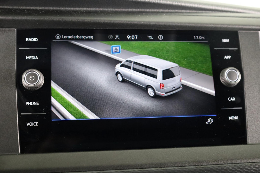 Volkswagen Transporter 2.0 TDI L2H1 28 Comfortline 110 pk | Verlengde garantie | Navigatie| Lederen stuurwiel | Trekhaak | Parkeersensoren achter | Cruise control | Apple Carplay/Android Auto |