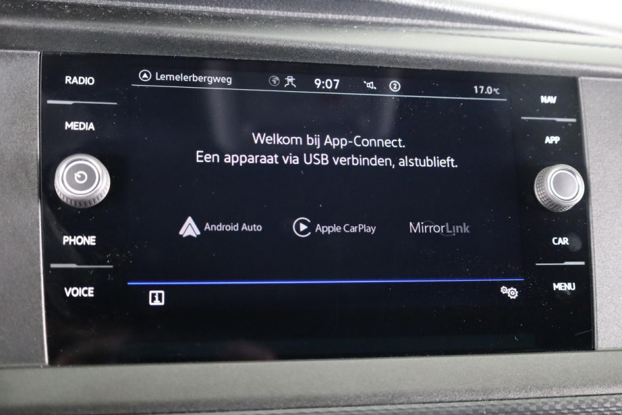 Volkswagen Transporter 2.0 TDI L2H1 28 Comfortline 110 pk | Verlengde garantie | Navigatie| Lederen stuurwiel | Trekhaak | Parkeersensoren achter | Cruise control | Apple Carplay/Android Auto |