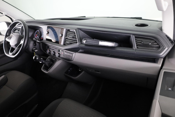Volkswagen Transporter 2.0 TDI L2H1 28 Comfortline 110 pk | Verlengde garantie | Navigatie| Lederen stuurwiel | Trekhaak | Parkeersensoren achter | Cruise control | Apple Carplay/Android Auto |