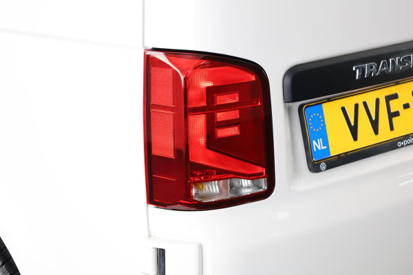 Volkswagen Transporter 2.0 TDI L2H1 28 Comfortline 110 pk | Verlengde garantie | Navigatie| Lederen stuurwiel | Trekhaak | Parkeersensoren achter | Cruise control | Apple Carplay/Android Auto |