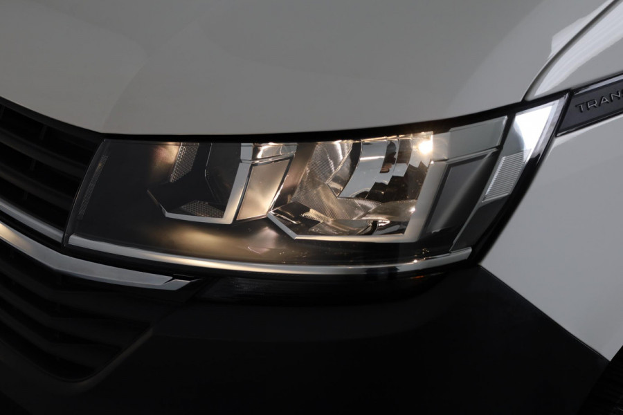 Volkswagen Transporter 2.0 TDI L2H1 28 Comfortline 110 pk | Verlengde garantie | Navigatie| Lederen stuurwiel | Trekhaak | Parkeersensoren achter | Cruise control | Apple Carplay/Android Auto |