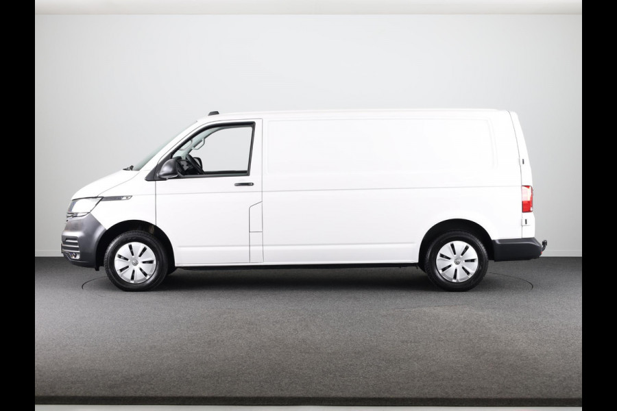Volkswagen Transporter 2.0 TDI L2H1 28 Comfortline 110 pk | Verlengde garantie | Navigatie| Lederen stuurwiel | Trekhaak | Parkeersensoren achter | Cruise control | Apple Carplay/Android Auto |