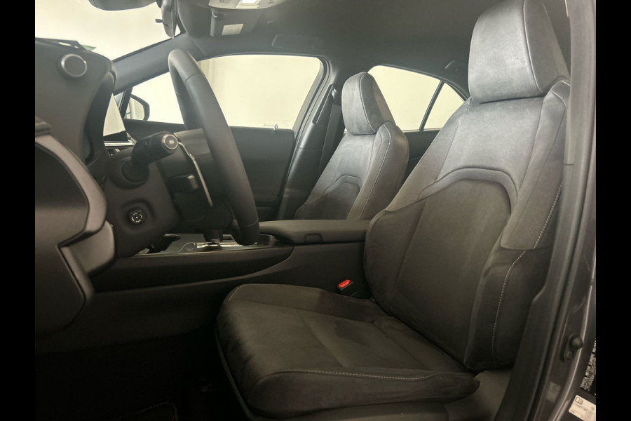 Lexus UX 300e Business Line 73 kWh | Nieuwprijs € 55.100,00, 45% korting | Adaptieve cruise control | Achteruitrijcamera | Premium kwaliteit voor een topprijs
