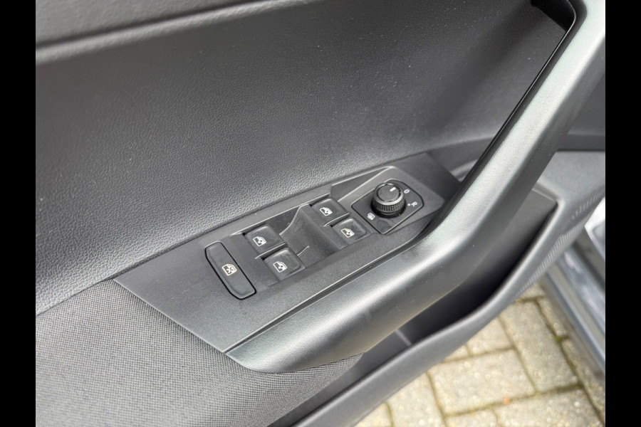 Volkswagen Polo 1.0 TSI Comfortline Business - Automaat - Climate - Navi - Parkeerhulp - Org.NL