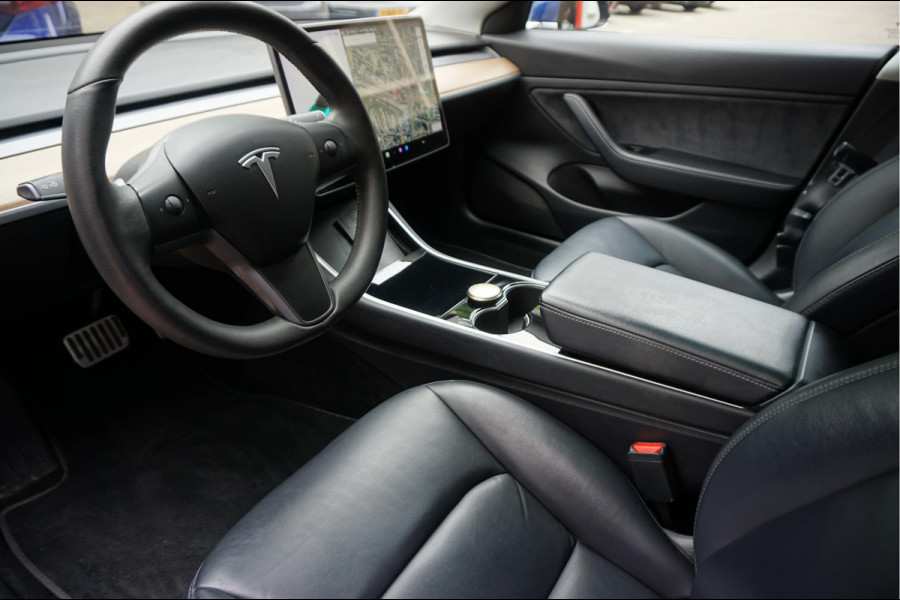 Tesla Model 3 Long Range AWD 75 kWh Dual Motor | Nederlandse BTW auto | 351 pk | Panorama | Premium Audio | Auto Pilot | Leer | 19inch sportvelgen