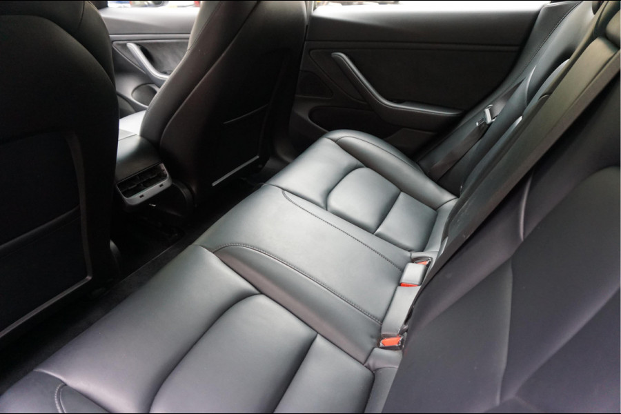 Tesla Model 3 Long Range AWD 75 kWh Dual Motor | Nederlandse BTW auto | 351 pk | Panorama | Premium Audio | Auto Pilot | Leer | 19inch sportvelgen