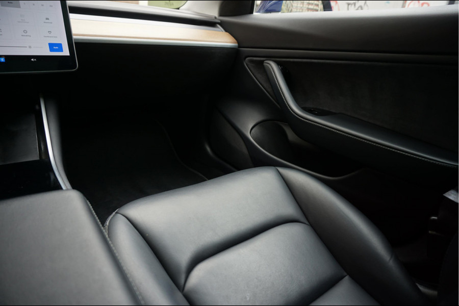 Tesla Model 3 Long Range AWD 75 kWh Dual Motor | Nederlandse BTW auto | 351 pk | Panorama | Premium Audio | Auto Pilot | Leer | 19inch sportvelgen