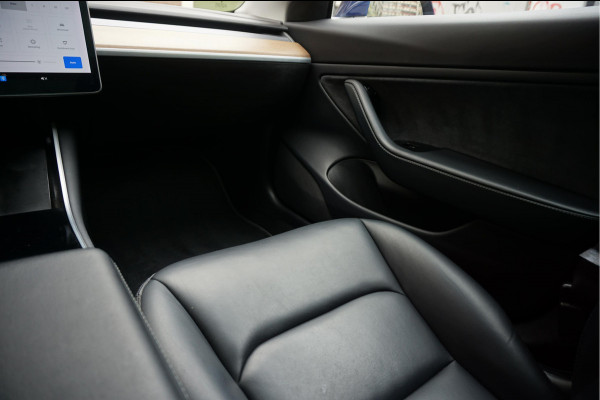 Tesla Model 3 Long Range AWD 75 kWh Dual Motor | Nederlandse BTW auto | 351 pk | Panorama | Premium Audio | Auto Pilot | Leer | 19inch sportvelgen