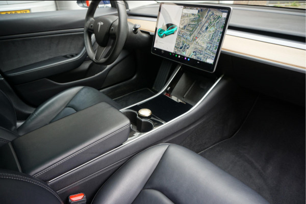 Tesla Model 3 Long Range AWD 75 kWh Dual Motor | Nederlandse BTW auto | 351 pk | Panorama | Premium Audio | Auto Pilot | Leer | 19inch sportvelgen