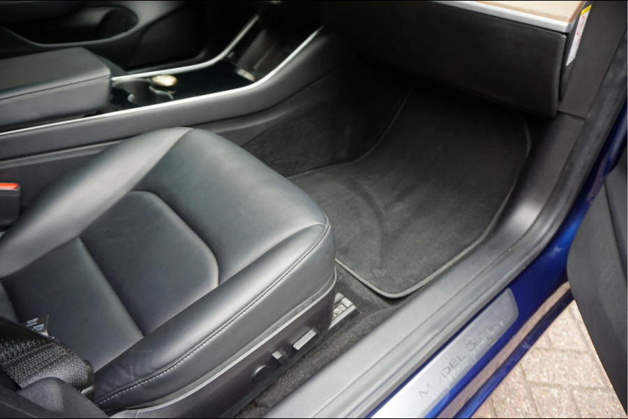 Tesla Model 3 Long Range AWD 75 kWh Dual Motor | Nederlandse BTW auto | 351 pk | Panorama | Premium Audio | Auto Pilot | Leer | 19inch sportvelgen
