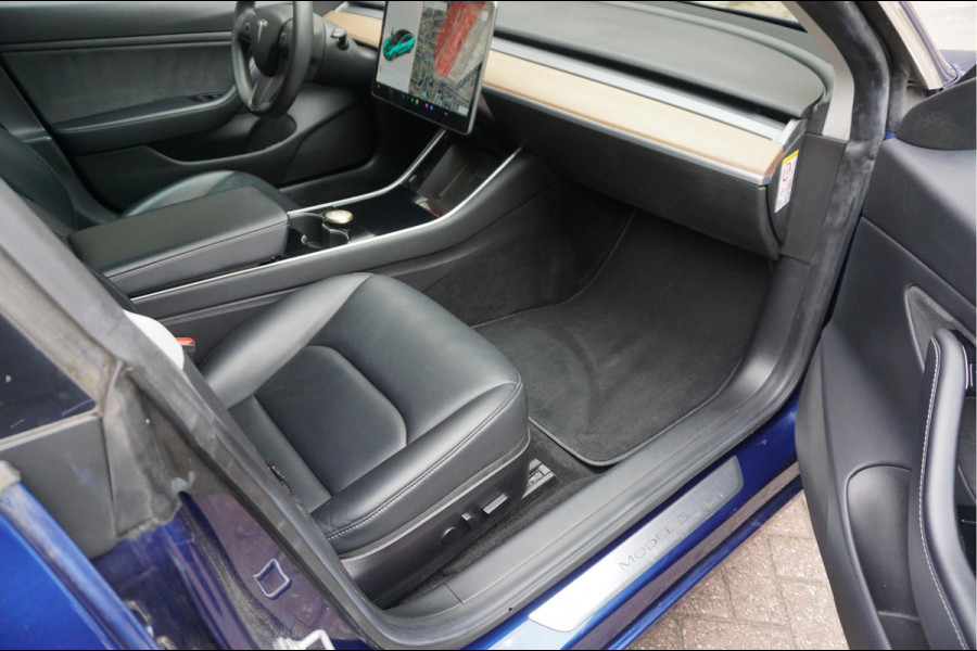 Tesla Model 3 Long Range AWD 75 kWh Dual Motor | Nederlandse BTW auto | 351 pk | Panorama | Premium Audio | Auto Pilot | Leer | 19inch sportvelgen