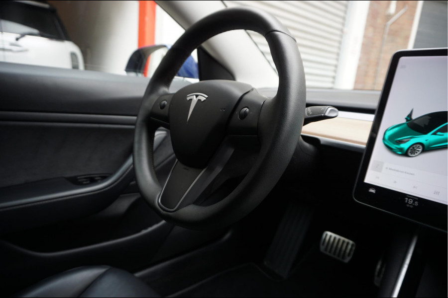 Tesla Model 3 Long Range AWD 75 kWh Dual Motor | Nederlandse BTW auto | 351 pk | Panorama | Premium Audio | Auto Pilot | Leer | 19inch sportvelgen