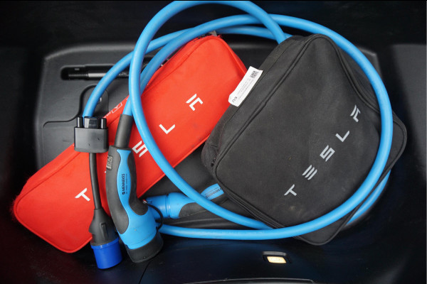 Tesla Model 3 Long Range AWD 75 kWh Dual Motor | Nederlandse BTW auto | 351 pk | Panorama | Premium Audio | Auto Pilot | Leer | 19inch sportvelgen