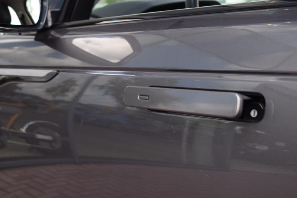 Land Rover Range Rover Velar 3.0 V6 SC AWD | Pano | Luchtvering | Half Leer | Apple CarPlay