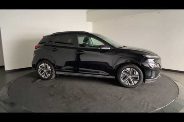 Hyundai KONA ELECTRIC Comfort Smart 64.8 kWh | Warmtepomp | Head-up display | Trekhaak | Voorzetels en stuur verwarmbaar