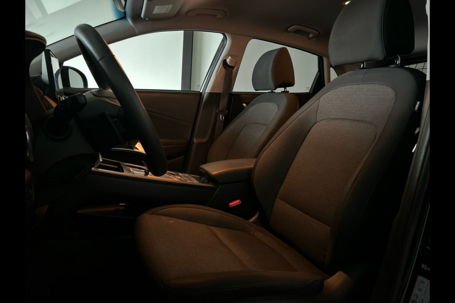 Hyundai KONA ELECTRIC Comfort Smart 64.8 kWh | Warmtepomp | Head-up display | Trekhaak | Voorzetels en stuur verwarmbaar