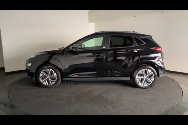 Hyundai KONA ELECTRIC Comfort Smart 64.8 kWh | Warmtepomp | Head-up display | Trekhaak | Voorzetels en stuur verwarmbaar
