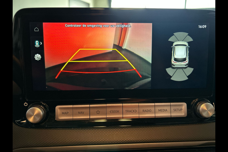 Hyundai KONA ELECTRIC Comfort Smart 64.8 kWh | Warmtepomp | Head-up display | Trekhaak | Voorzetels en stuur verwarmbaar
