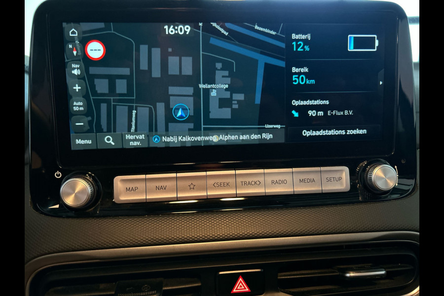 Hyundai KONA ELECTRIC Comfort Smart 64.8 kWh | Warmtepomp | Head-up display | Trekhaak | Voorzetels en stuur verwarmbaar