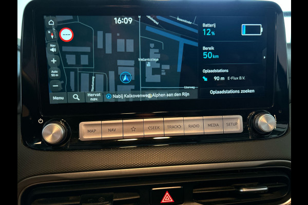 Hyundai KONA ELECTRIC Comfort Smart 64.8 kWh | Warmtepomp | Head-up display | Trekhaak | Voorzetels en stuur verwarmbaar