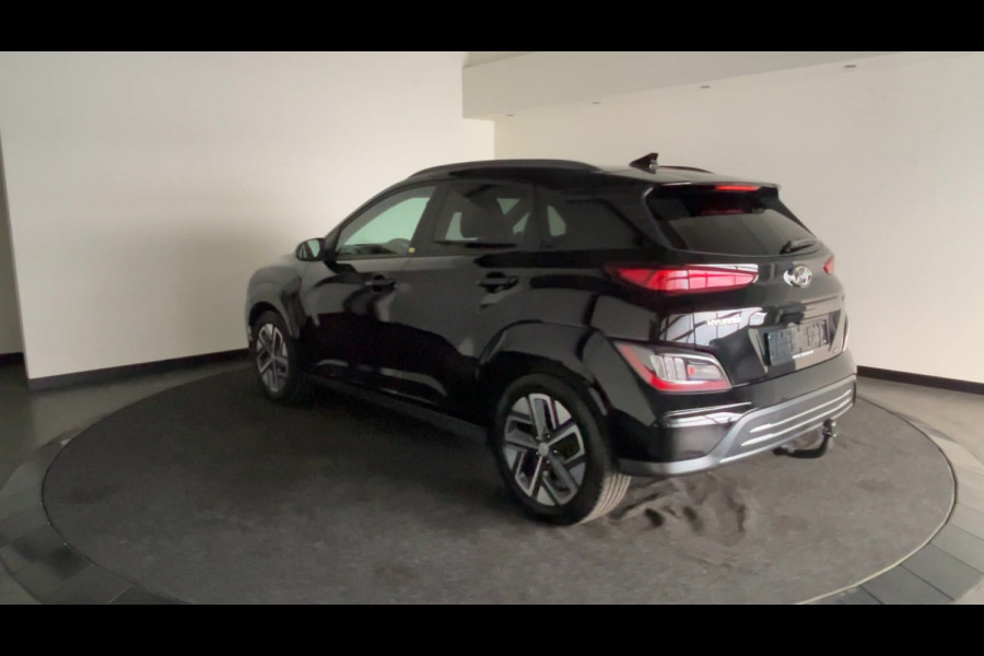 Hyundai KONA ELECTRIC Comfort Smart 64.8 kWh | Warmtepomp | Head-up display | Trekhaak | Voorzetels en stuur verwarmbaar