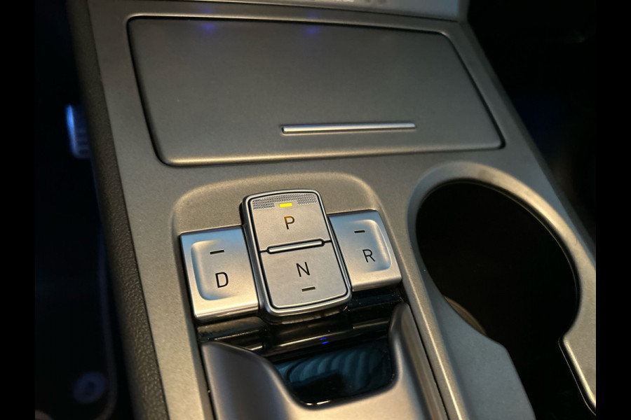 Hyundai KONA ELECTRIC Comfort Smart 64.8 kWh | Warmtepomp | Head-up display | Trekhaak | Voorzetels en stuur verwarmbaar