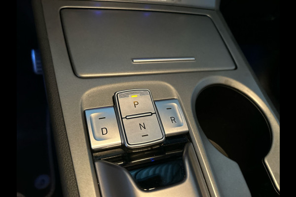 Hyundai KONA ELECTRIC Comfort Smart 64.8 kWh | Warmtepomp | Head-up display | Trekhaak | Voorzetels en stuur verwarmbaar