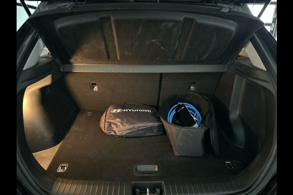 Hyundai KONA ELECTRIC Comfort Smart 64.8 kWh | Warmtepomp | Head-up display | Trekhaak | Voorzetels en stuur verwarmbaar