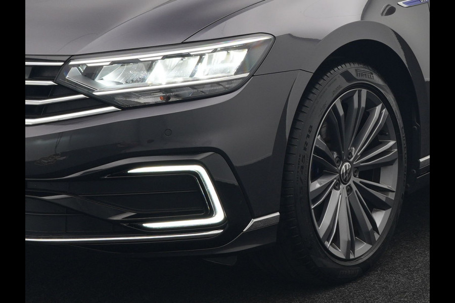 Volkswagen Passat Variant 1.4 TSI GTE Business Plug In Hybrid 218pk Dealer O.H PHEV | Panodak | Adaptive Cruise | Lederen Sportstoelen Massage & Verwarmd | Apple Carplay | Sfeerverlichting | Navigatie | DAB |