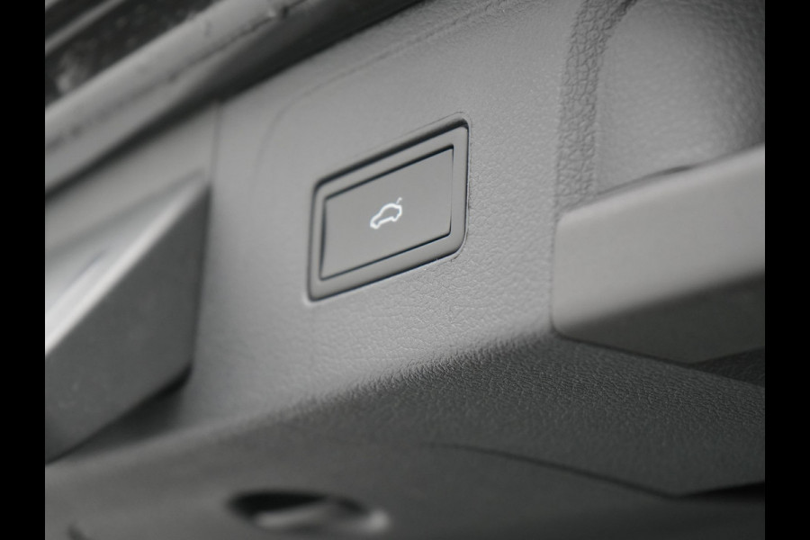 Volkswagen Passat Variant 1.4 TSI GTE Business Plug In Hybrid 218pk Dealer O.H PHEV | Panodak | Adaptive Cruise | Lederen Sportstoelen Massage & Verwarmd | Apple Carplay | Sfeerverlichting | Navigatie | DAB |