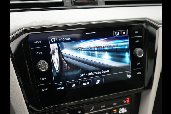Volkswagen Passat Variant 1.4 TSI GTE Business Plug In Hybrid 218pk Dealer O.H PHEV | Panodak | Adaptive Cruise | Lederen Sportstoelen Massage & Verwarmd | Apple Carplay | Sfeerverlichting | Navigatie | DAB |