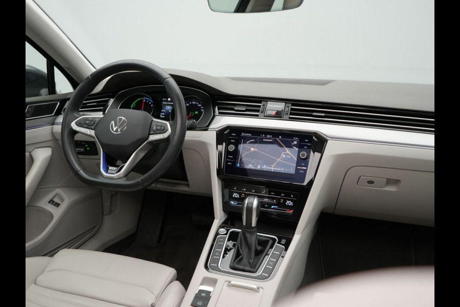 Volkswagen Passat Variant 1.4 TSI GTE Business Plug In Hybrid 218pk Dealer O.H PHEV | Panodak | Adaptive Cruise | Lederen Sportstoelen Massage & Verwarmd | Apple Carplay | Sfeerverlichting | Navigatie | DAB |
