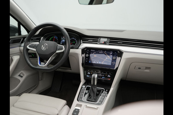 Volkswagen Passat Variant 1.4 TSI GTE Business Plug In Hybrid 218pk Dealer O.H PHEV | Panodak | Adaptive Cruise | Lederen Sportstoelen Massage & Verwarmd | Apple Carplay | Sfeerverlichting | Navigatie | DAB |