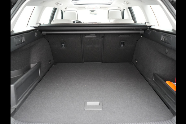 Volkswagen Passat Variant 1.4 TSI GTE Business Plug In Hybrid 218pk Dealer O.H PHEV | Panodak | Adaptive Cruise | Lederen Sportstoelen Massage & Verwarmd | Apple Carplay | Sfeerverlichting | Navigatie | DAB |