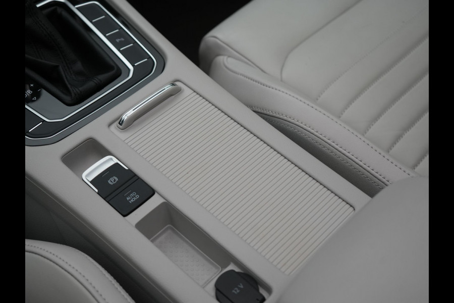 Volkswagen Passat Variant 1.4 TSI GTE Business Plug In Hybrid 218pk Dealer O.H PHEV | Panodak | Adaptive Cruise | Lederen Sportstoelen Massage & Verwarmd | Apple Carplay | Sfeerverlichting | Navigatie | DAB |