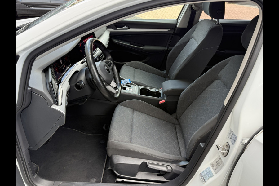 Volkswagen Golf 1.5 eTSI Style | Nieuw model | Camera | Draadloze lader | | Apple Carplay | DAB+