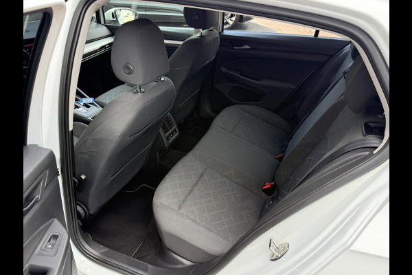 Volkswagen Golf 1.5 eTSI Style | Nieuw model | Camera | Draadloze lader | | Apple Carplay | DAB+