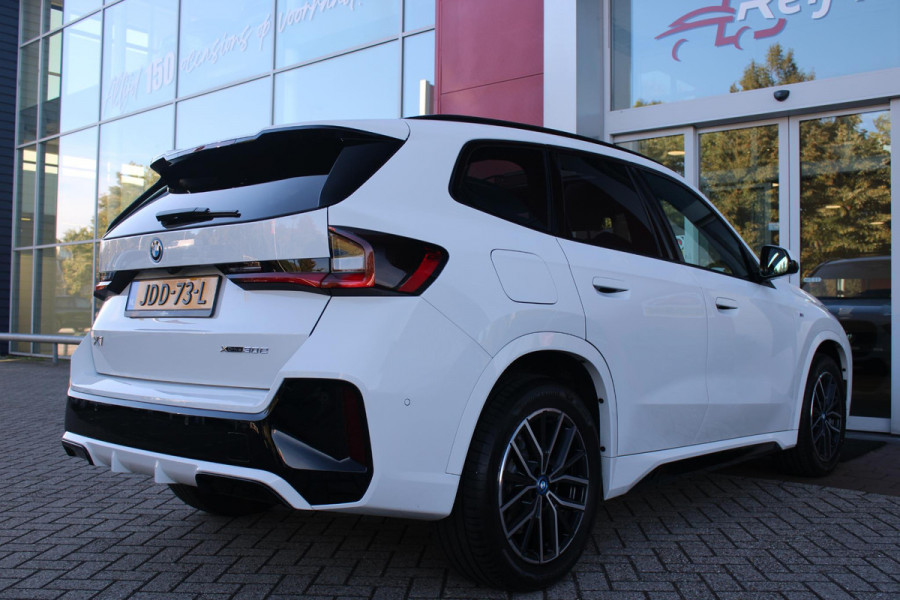 BMW X1 xDrive30e M-SPORT | PANORAMISCH SCHUIF/KANTEL DAK | ELEKTRISCH WEGKLAPBARE TREKHAAK | HARMAN/KARDON AUDIO SYSTEM | ALARMINSTALLATIE | ELEKTRISCH BEDIENBARE VOORSTOELEN MET GEHEUGENFUNCTIE "ACTIEVE ZITPLAATSEN" | STOEL VERWARMING | DRIVING ASSISTANT PROFESSIONAL MET O.A. ACTIVE LANE ASSIST | HARMAN HARDON AUDIO SYSTEM | SHADOW LINE | INNOVATION PAKKET MET O.A. 3D VIEW CAMERA'S, ADAPTIEVE LED KOPLAMPEN, HEAD UP DISPLAY, BMW LIVE PROFFESIONAL DASHBOARD, DRAADLOZE TELEFOONLADER | NAVIGATIE | DRAADLOZE APPLE CARPLAY/ANDROID AUTO | DAB+ RADIO | ELEKTRISCH BEDIENBARE ACHTERKL