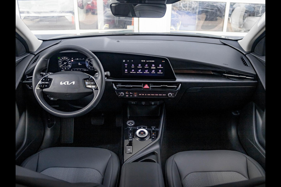Kia Niro EV Light Advanced 64.8 kWh | Direct leverbaar | Stoel&Stuur Verwarming l Privacy glas l PDC | Camera | Privatelease vanaf € 609,00