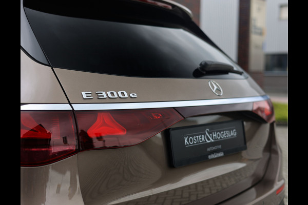 Mercedes-Benz E-Klasse Estate 300e | Pas. Display - Pano - Trekhaak - Burmester