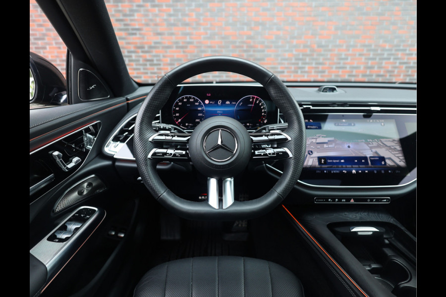 Mercedes-Benz E-Klasse Estate 300e | Pas. Display - Pano - Trekhaak - Burmester