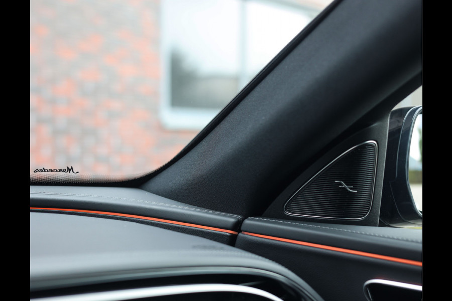 Mercedes-Benz E-Klasse Estate 300e | Pas. Display - Pano - Trekhaak - Burmester