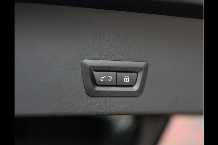 BMW X3 30e xDrive | Pano - HUD - Trekhaak - H&K