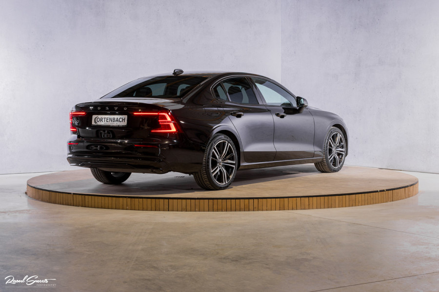 Volvo S60 2.0 Recharge T6 AWD Plus Dark | Long range | Adaptieve cruise | Memory | Nederlandse auto