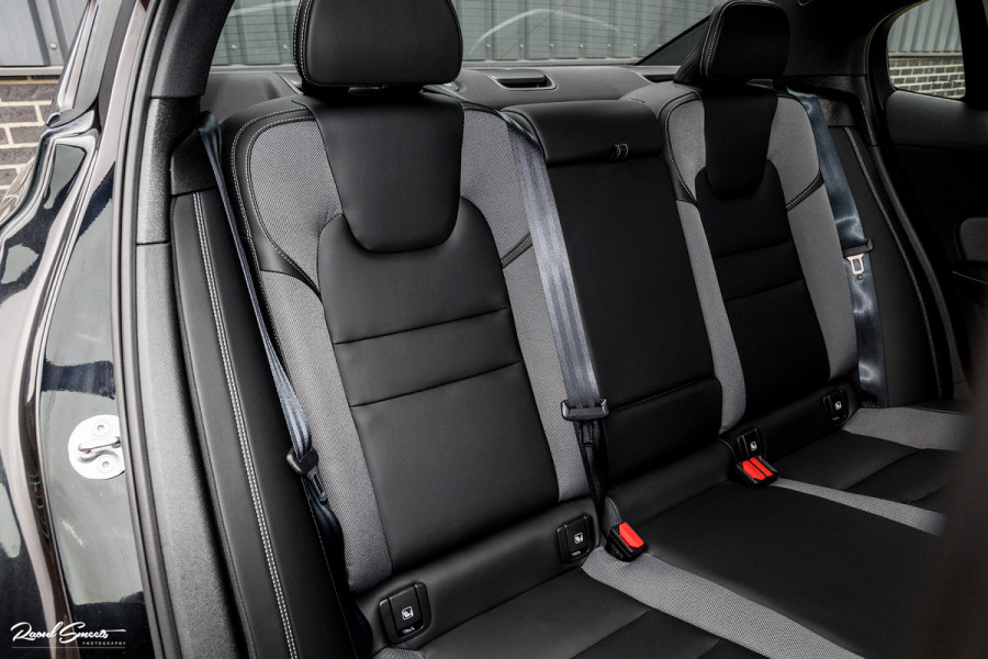 Volvo S60 2.0 Recharge T6 AWD Plus Dark | Long range | Adaptieve cruise | Memory | Nederlandse auto