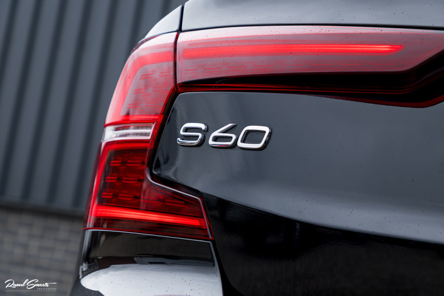 Volvo S60 2.0 Recharge T6 AWD Plus Dark | Long range | Adaptieve cruise | Memory | Nederlandse auto