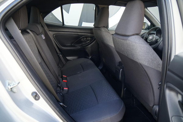 Toyota Yaris Cross 1.5 Hybrid Dynamic + Comfort Pack / TOYOTA GARANTIE / DODEHOEK / STUURVERWARMING