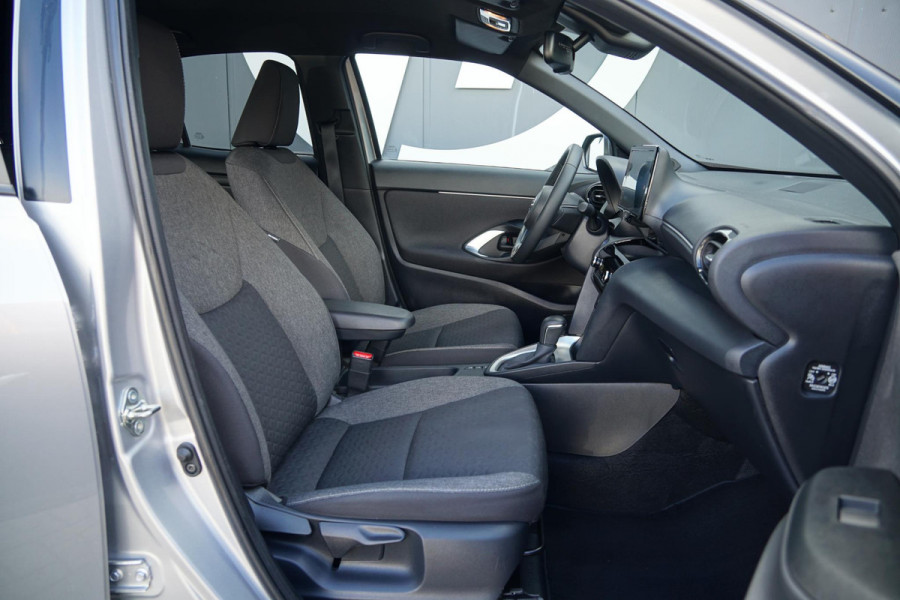 Toyota Yaris Cross 1.5 Hybrid Dynamic + Comfort Pack / TOYOTA GARANTIE / DODEHOEK / STUURVERWARMING